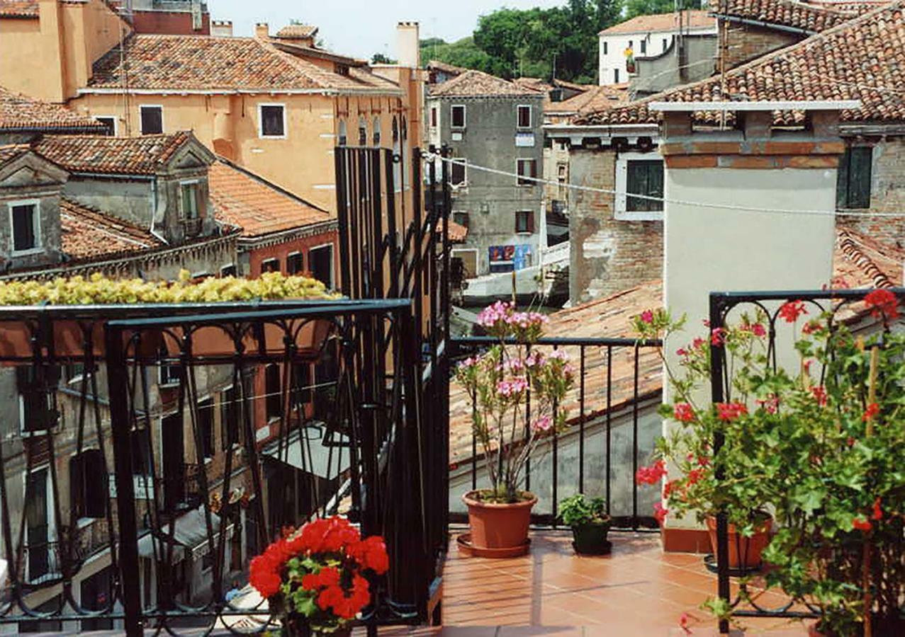 Hotel Le Mansarde Deluxe Venecia Exterior foto